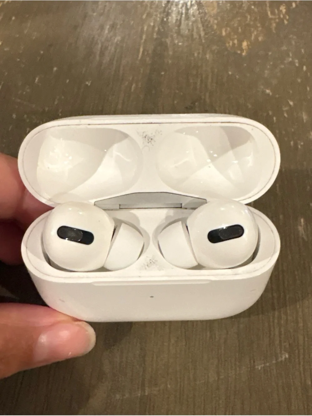 Apple AirPods Pro Wireless Earbuds in White with Charging Case